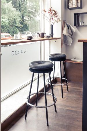 Barhocker Big Tom (© Richard Lampert)