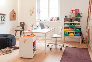 Kindertisch Eiermann, Container Fixx, Kinderstuhl Turtle  (© Richard Lampert)