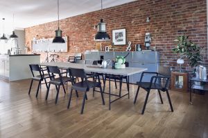 Tisch Eiermann, Stuhl Prater (© Richard Lampert)