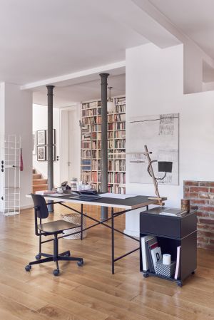 Tisch Eiermann, Stuhl Mr. Square, Container Stak (© Richard Lampert)