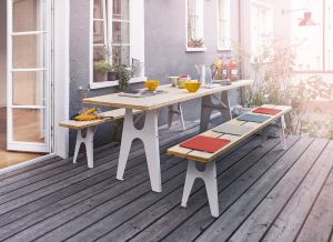 Tisch und Bank Ludwig (© Richard Lampert)