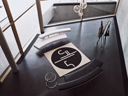 Adjustable Table - Hersteller ClassiCon authorised by The World Licence Holder Aram Designs Ltd. (© Mark Seelen)