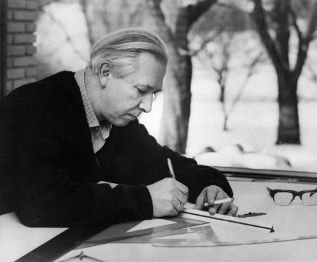 Hans J. Wegner am Zeichentisch (© Wilstrup)
