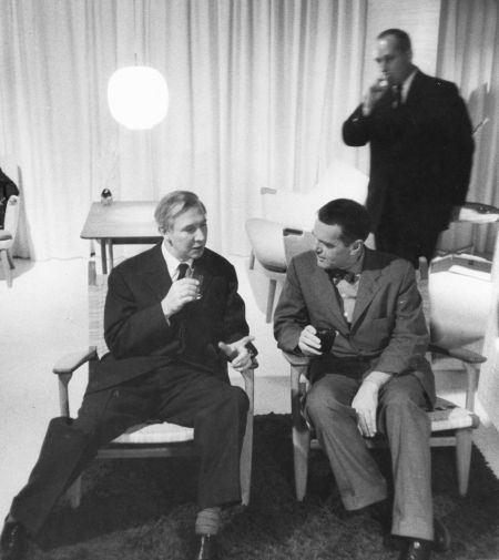 Hans J. Wegner und Charles Eames im 
Gespr&auml;ch  (© Hans J. Wegners Tegnestue)