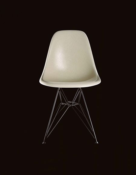 Farbe: Parchment (© vitra)