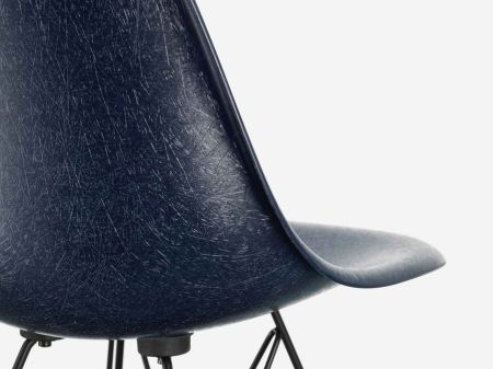 Die Rückkehr des „Eames Fiberglass Chair“ (© vitra)