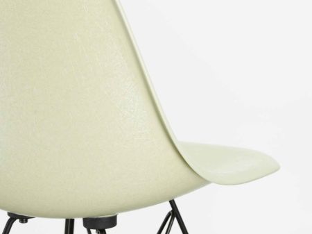 Die Rückkehr des „Eames Fiberglass Chair“ (© vitra)
