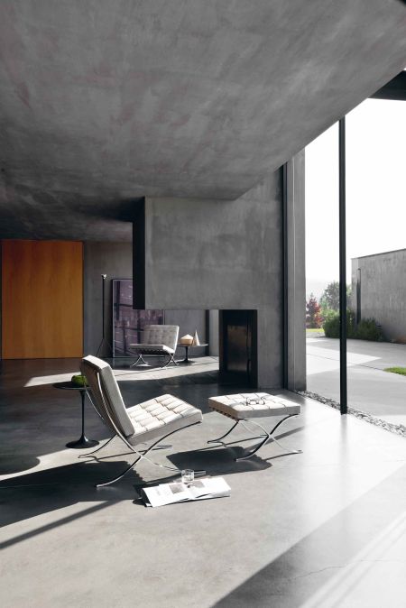 Barcelona Chair (© Knoll International)