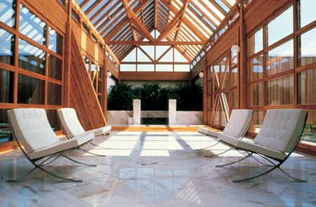Barcelona Chair (© Knoll International)