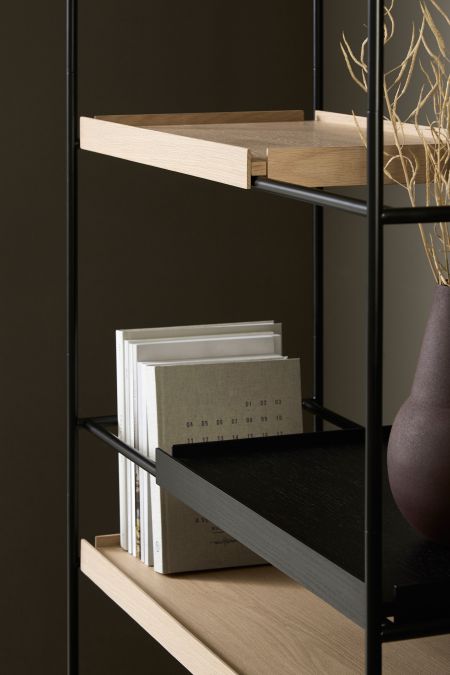 Regal Tray Shelf (© Woud)