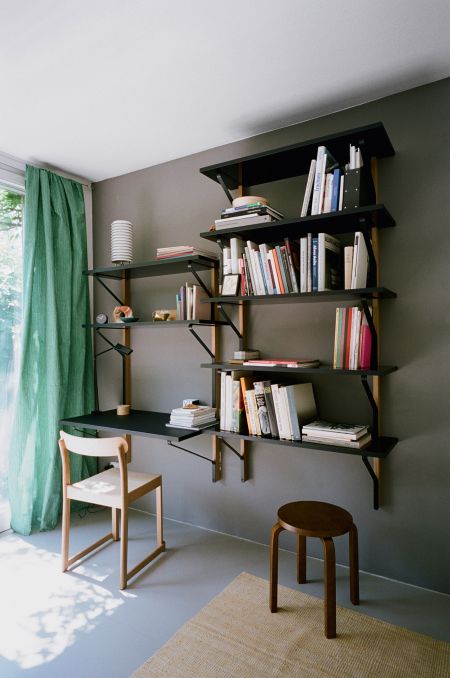 Atelier Stuhl, Kaari Wandregal (© Artek)
