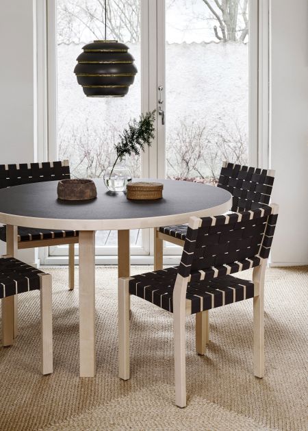 Aalto Tisch, Stuhl 611 (© Artek)