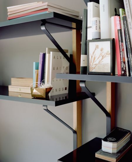Kaari Wall Shelf (© Artek)