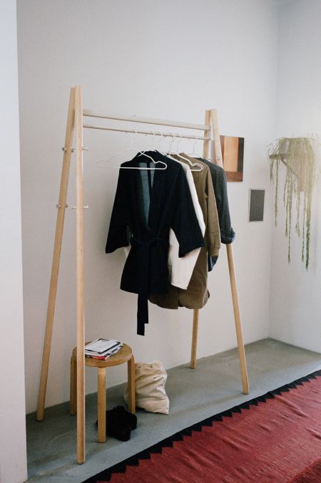 Kiila Garderobenst&auml;nder, Stuhl 60 (© Artek)