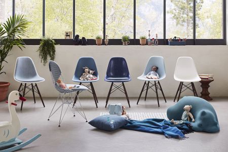 Eames Fiberglass Side Chairs (© Vitra)