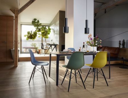 Eames Plastic Side Chairs (© Vitra)