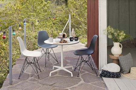 Eames Plastic Side Chairs (© Vitra)