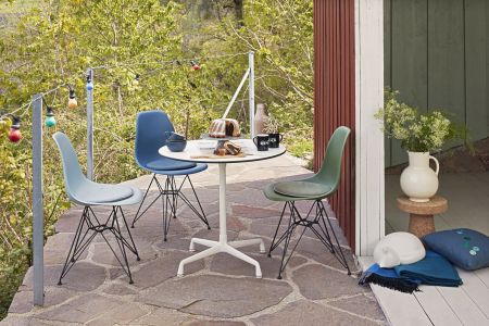 Eames Plastic Side Chairs (© Vitra)