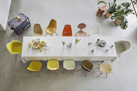 Eames Plastic Side Chairs (© Vitra)