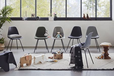 Eames Plastic Side Chairs (© Vitra)