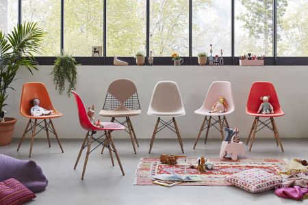 Eames Plastic Side Chairs (© Vitra)