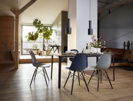 Eames Fiberglass Side Chairs (© Vitra)