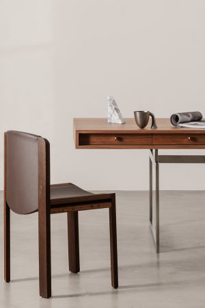Office Desk (© Karakter)