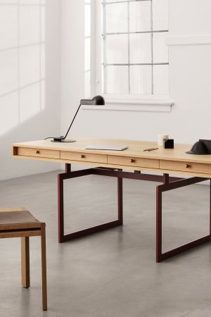 Office Desk (© Karakter)