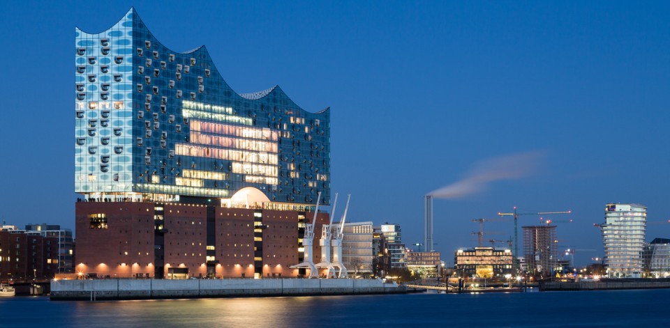 Projekt-Elbphilharmonie-Banner-Gaertnermoebel-01