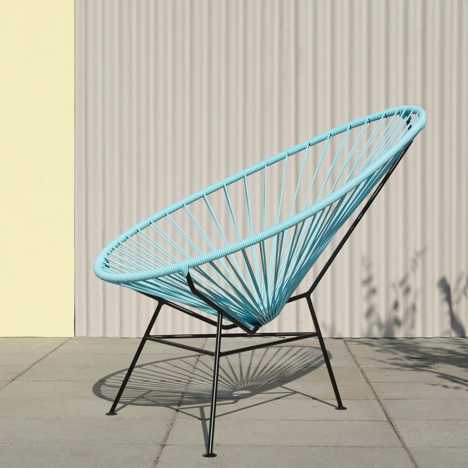 acapulco-chair-light-blue-action-2000