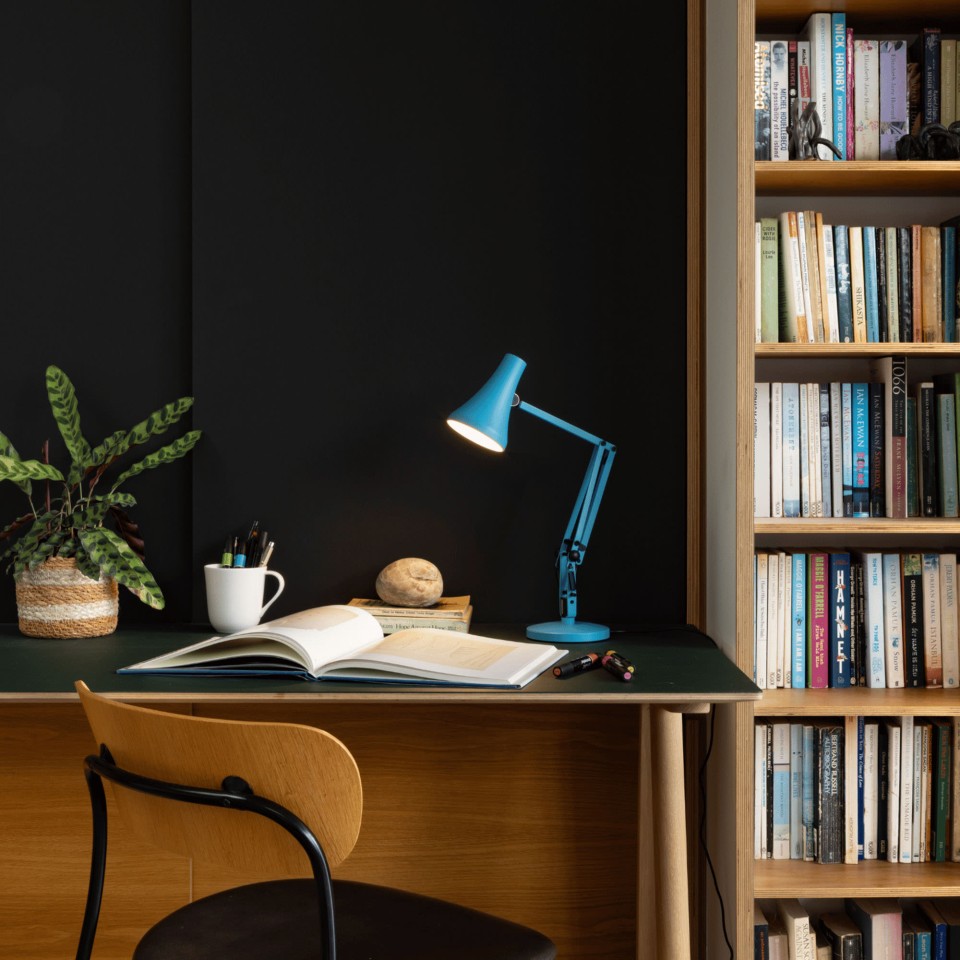 anglepoise-90-mini-desk-lamp-turquoise-blue-3026-ls-sq-w-1-2000
