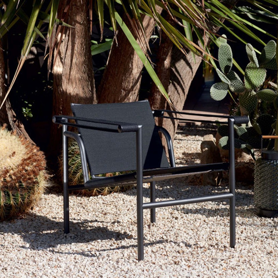 cassina-02-1-ambienti-lc1-outdoor-collection-sedie-e-poltroncine-2000
