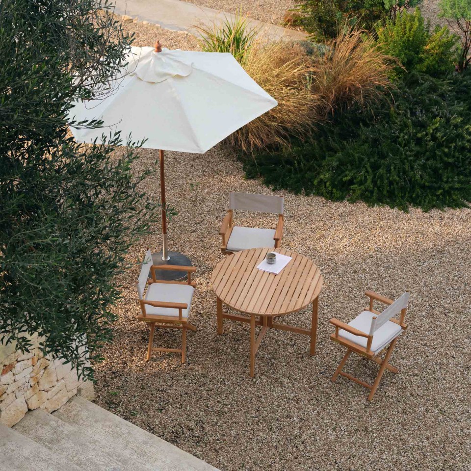 fritz-hansen-director-s-chair-heritage-papyrus-selandia-table-94-teak-messina-210-off-white-2000