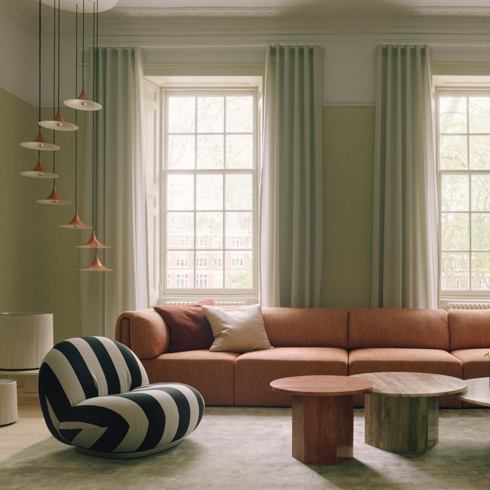 gubi-epic-coffee-table-ambiente-4-2000