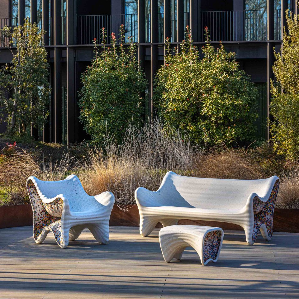 magis-in-side-armchair-sofa-low-table-ambient-group-2000