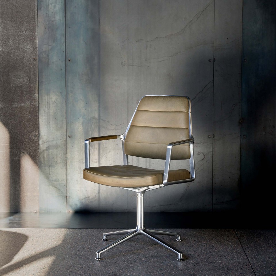 vipp-455-swivel-chair-alu-bosco-gliders-with-armpads-01-1200
