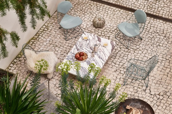 9539364-hsfw25-wire-chair-lkr-bikini-outdoor-portrait-01