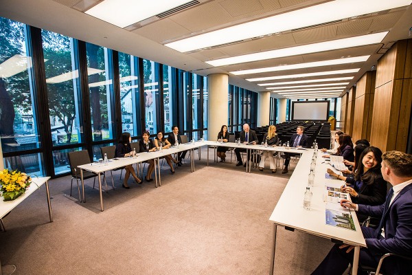 Projekt-Deutsches-Haus-Konferenz-Gaertnermoebel-02