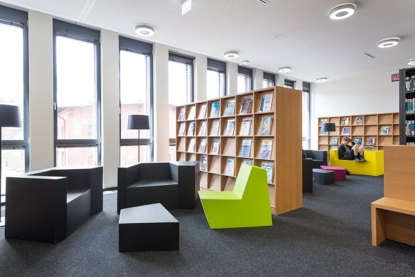 Projekt-Kunst-und-Mediencampus-Bibliothek-Gaertnermoebel-02.jpg