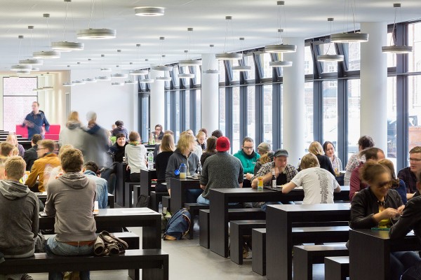 Projekt-Kunst-und-Mediencampus-Kantine-Gaertnermoebel-01