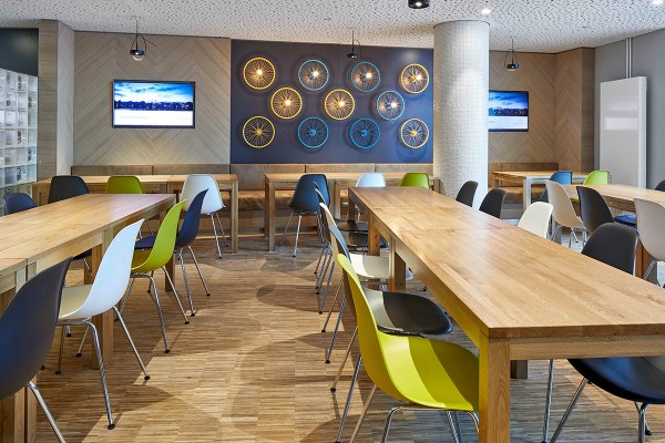 Projekt-The-Fontenay-Kantine-Gaertnermoebel-01