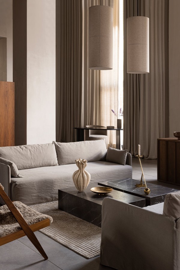 audo-menu-offset-loose-cover-hashira-pendant-interconnect-candle-holder-knitting-chair-plinth-torso-table-lamp-the-eclipse-desk