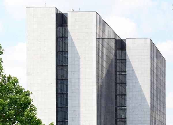 gaertner-hew-verwaltungsgebaeude-vattenfall-zentrale-arne-jacobsen-otto-weitling-giebelfassaden-querformat-jan-dimog