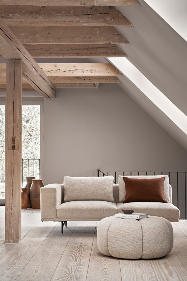 vipp-655-pouf-sofa-loft-wavy-off-white-light-grey-01-01