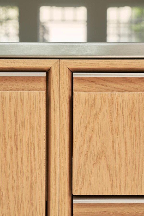 vipp-v2-kitchen-light-oak-detail-02