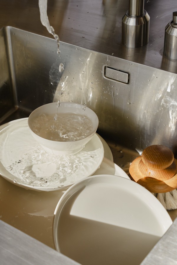 vipp900-v4-kitchen-julia-khan-anselmo-campaign-detail-10