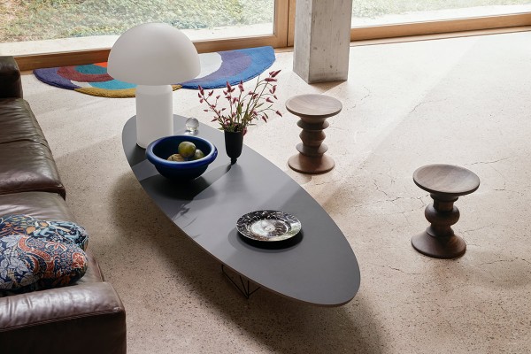 vitra-9576081-elliptical-table-etr-stools-model-b-01