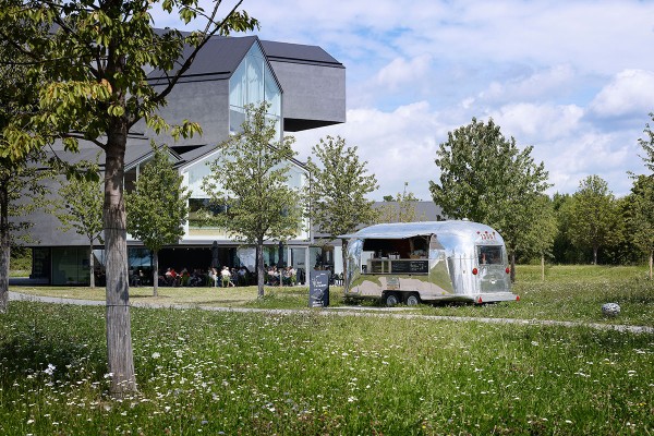 vitra-airstream-kiosk-gaertnermoebel-01.jpg