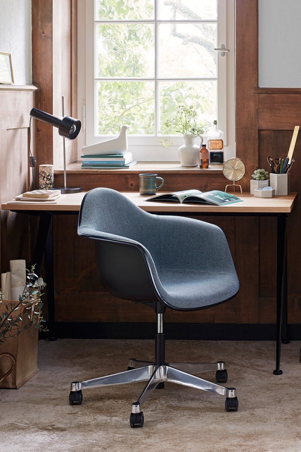 vitra-eamesplasticarmchair-PACC-homeoffice-gaertnermoebel.jpg