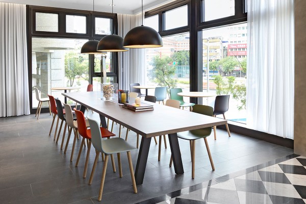 vitra-hal-re-gaertnermoebel-02